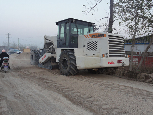 WR2300L，駐馬店水穩(wěn)基層冷再生
