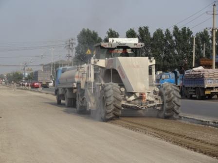 WR2300L，長(zhǎng)葛S325水穩(wěn)路基冷再生