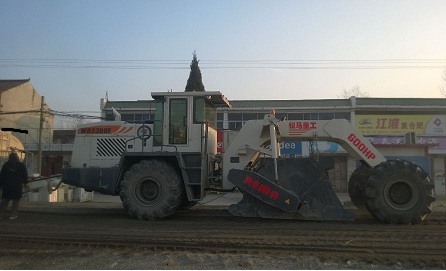 WR2300E，安徽壽縣水穩(wěn)冷再生