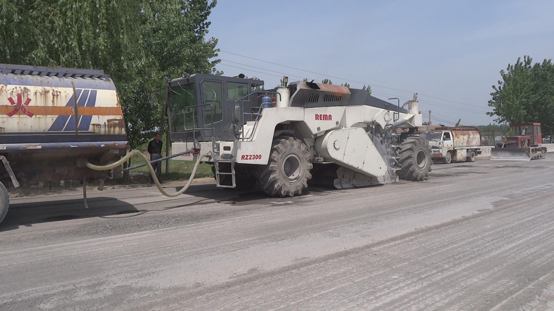 RZ2300，冷再生機(jī)濮陽(yáng)S222省道冷再生施工