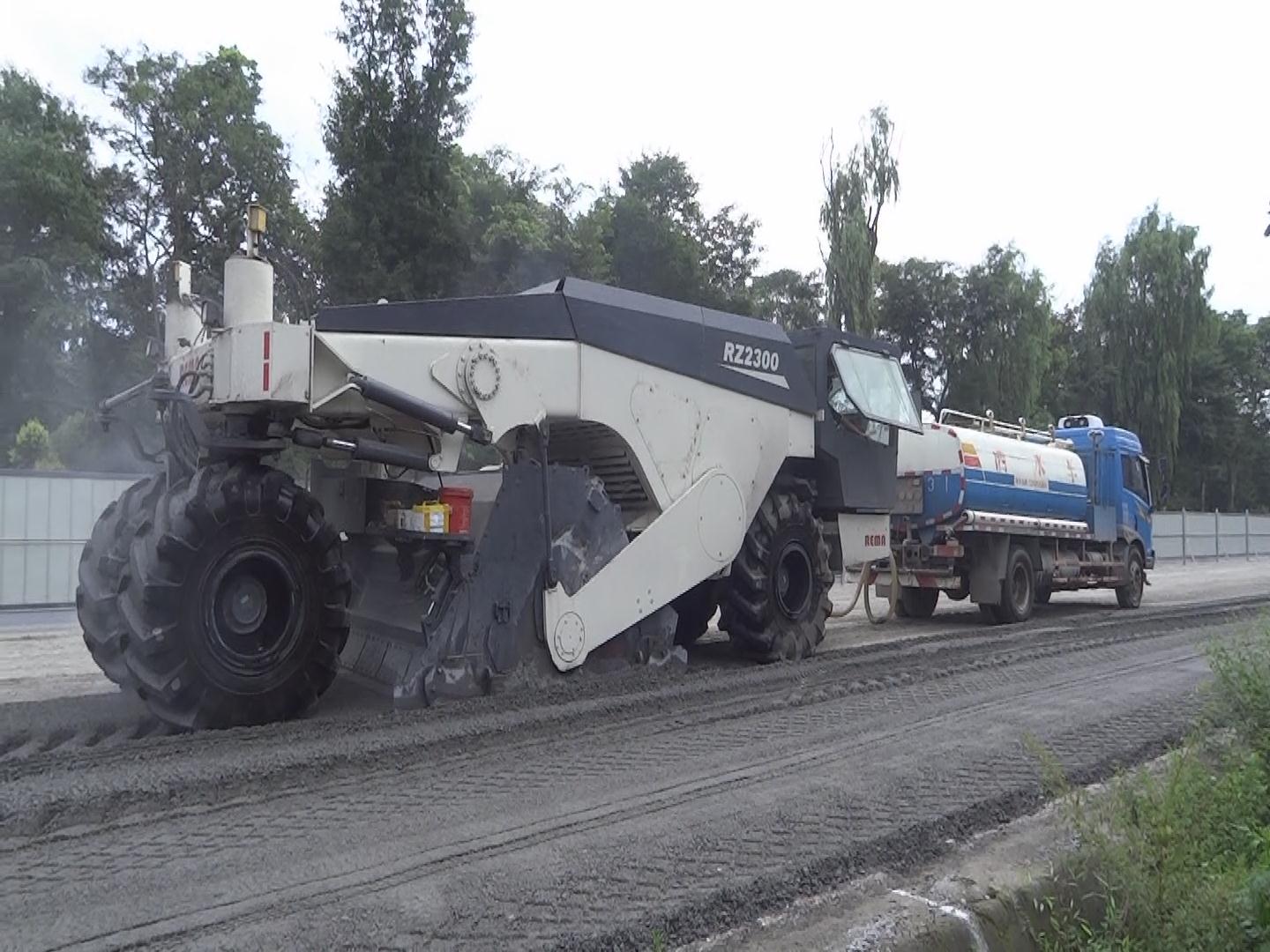 RZ2300，冷再生機(jī)成都沙西線施工