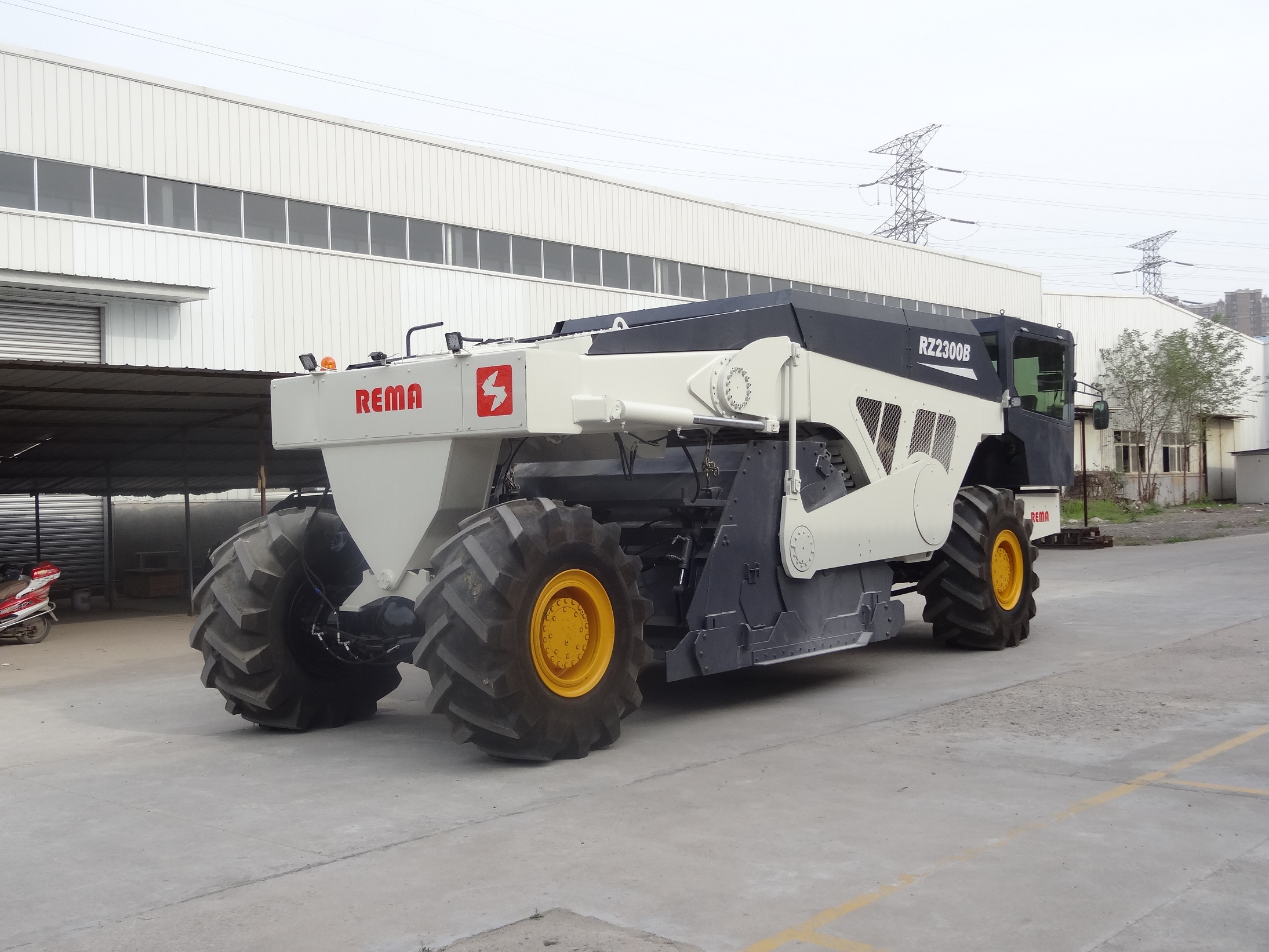 RZ2300B，邯鄲水穩(wěn)路基冷再生施工